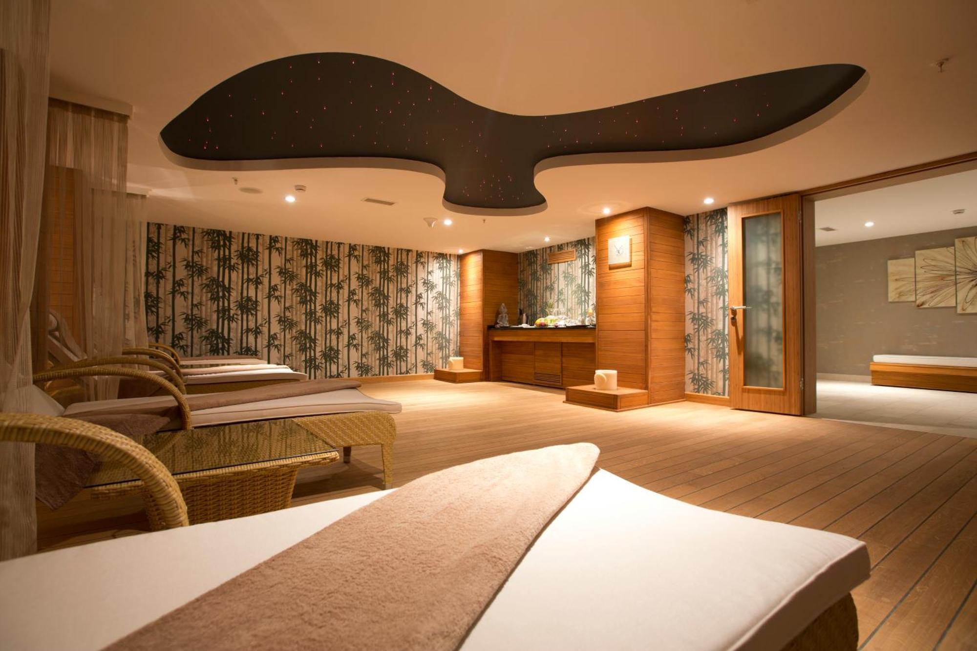 Miracle Istanbul Asia Airport Hotel & Spa Exterior foto The spa at The Landmark