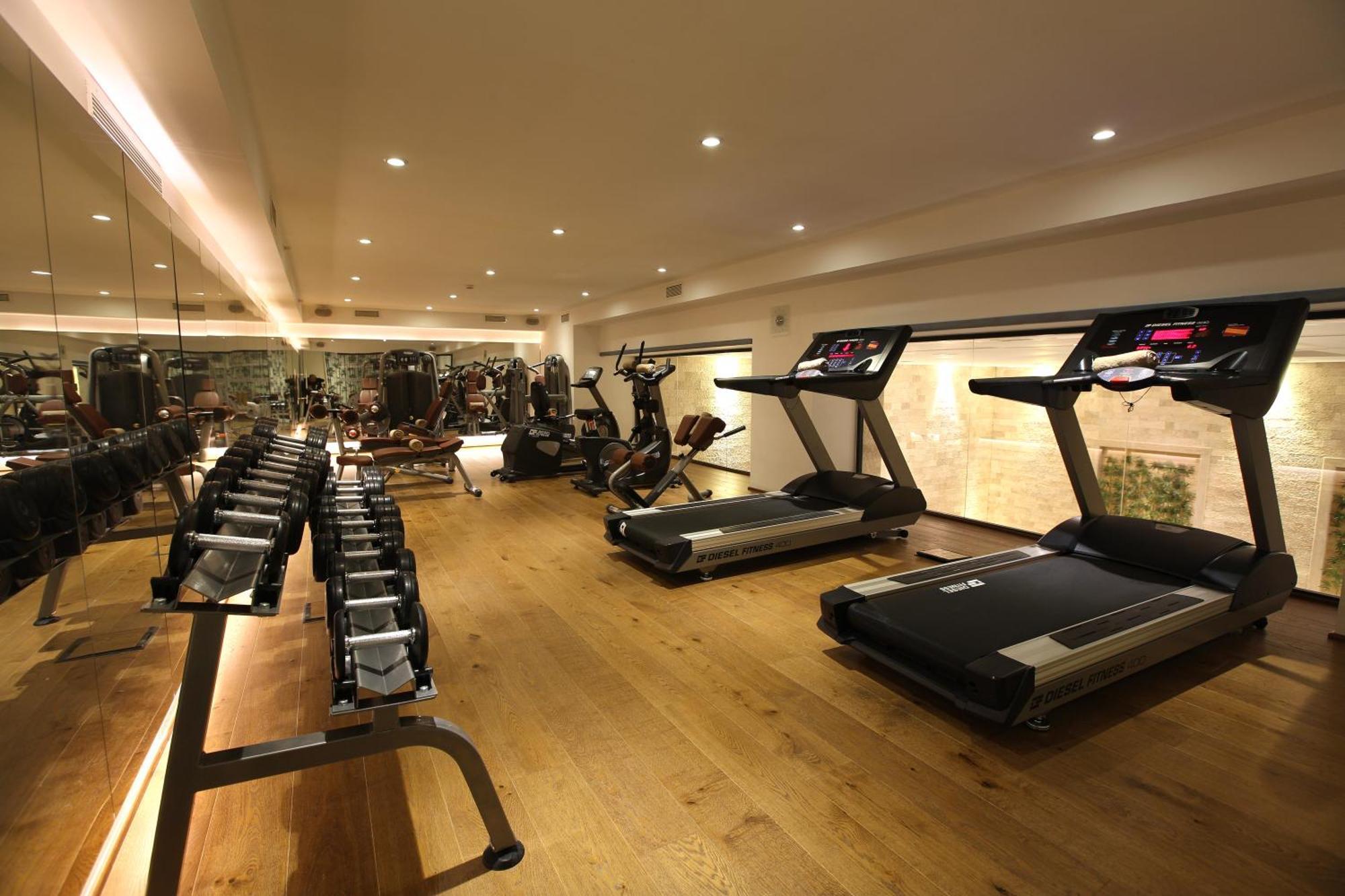 Miracle Istanbul Asia Airport Hotel & Spa Instalações foto The gym at the hotel