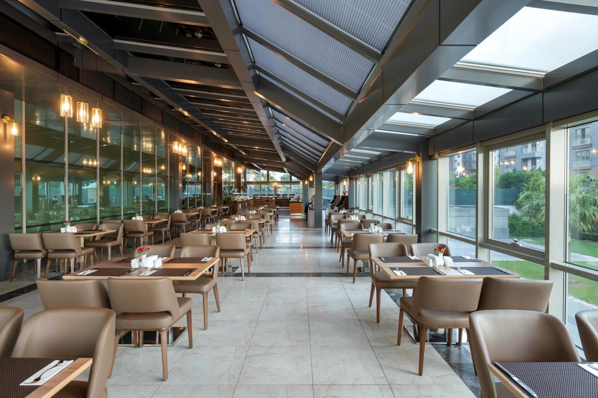 Miracle Istanbul Asia Airport Hotel & Spa Exterior foto Restaurant