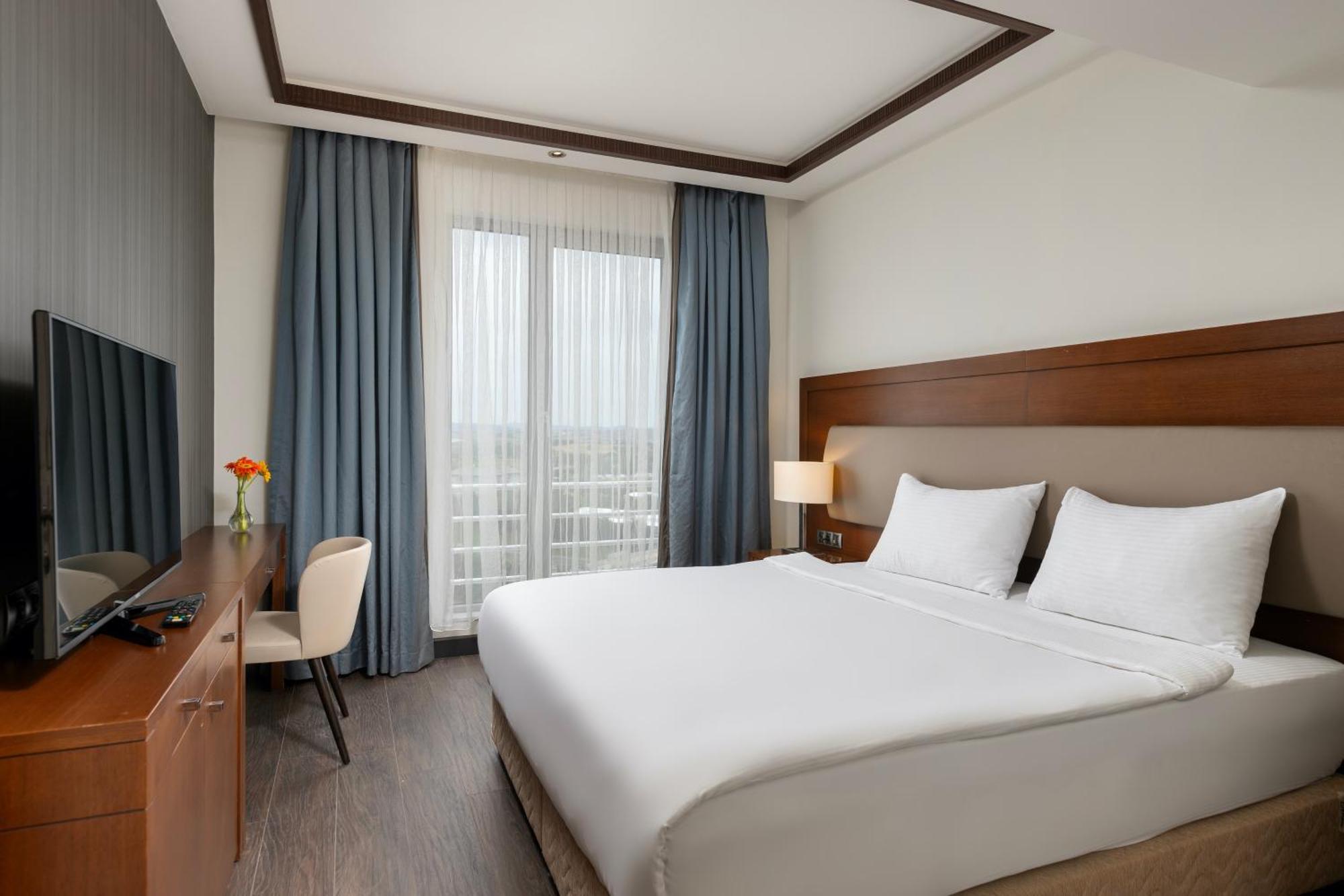Miracle Istanbul Asia Airport Hotel & Spa Exterior foto A room at the hotel