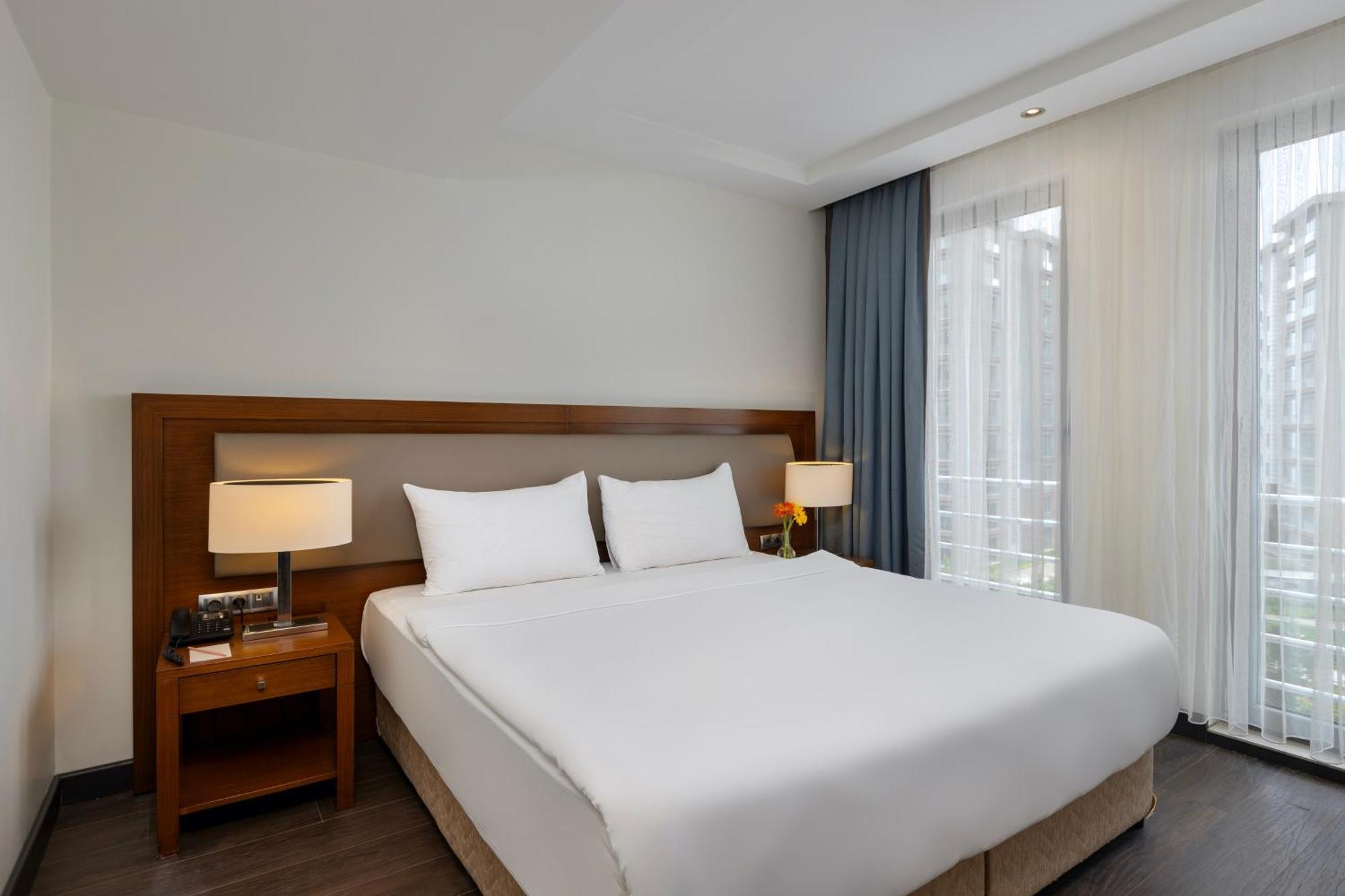 Miracle Istanbul Asia Airport Hotel & Spa Exterior foto A bedroom at the hotel