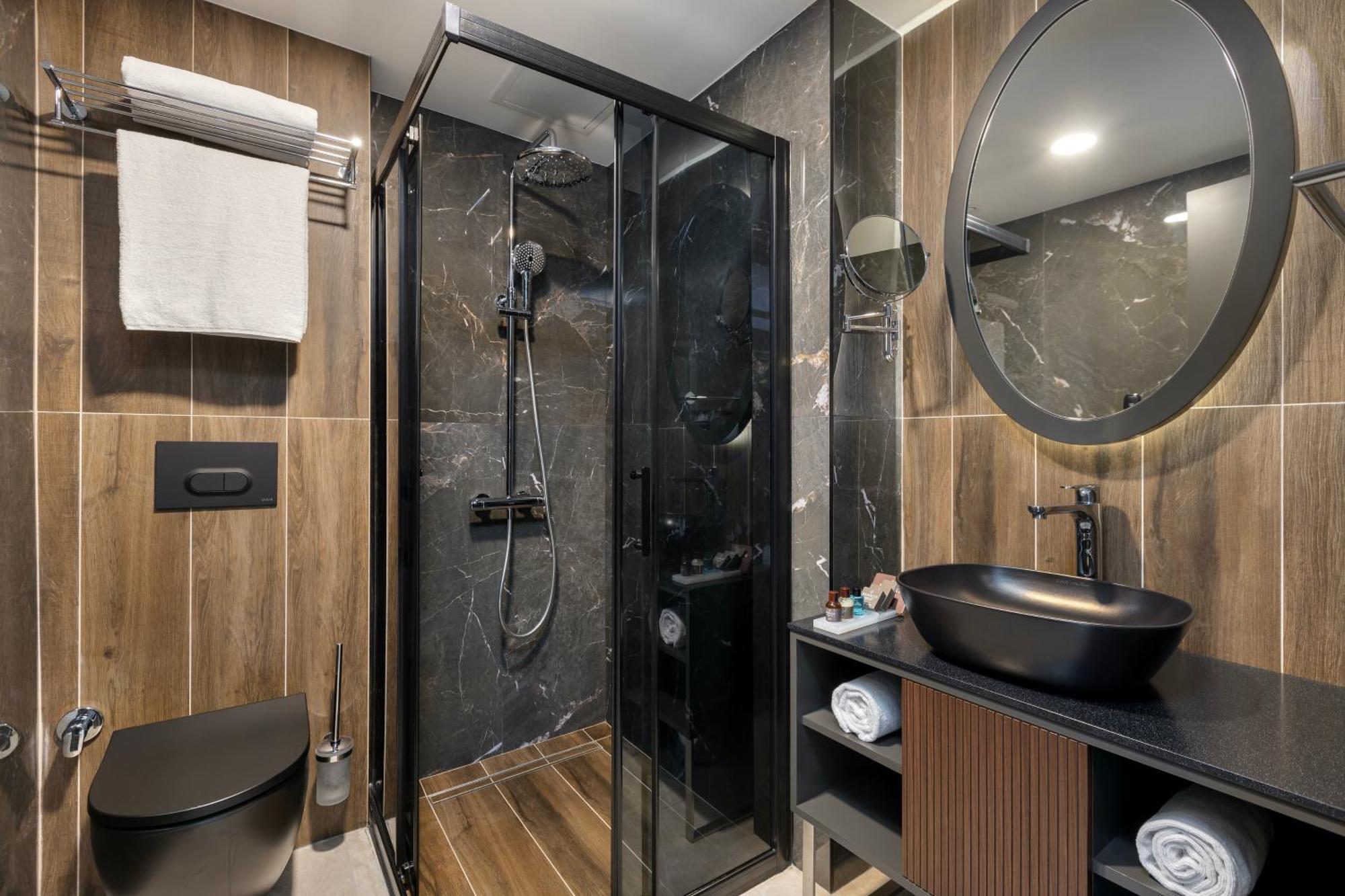 Miracle Istanbul Asia Airport Hotel & Spa Exterior foto Bathroom