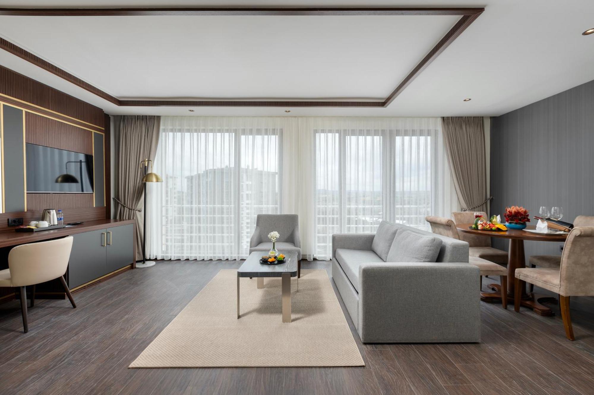 Miracle Istanbul Asia Airport Hotel & Spa Exterior foto A suite at the hotel